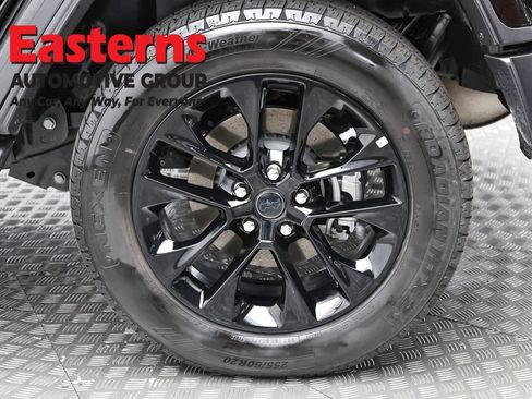 Used 2025 Jeep Wrangler Unlimited Sahara AWD/4WD image 8