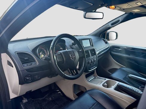 Used 2019 Dodge Grand Caravan SXT FWD image 9