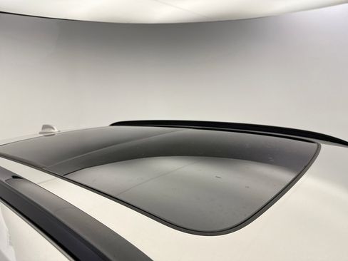 Used 2025 Volvo XC40 B5 Plus image 17