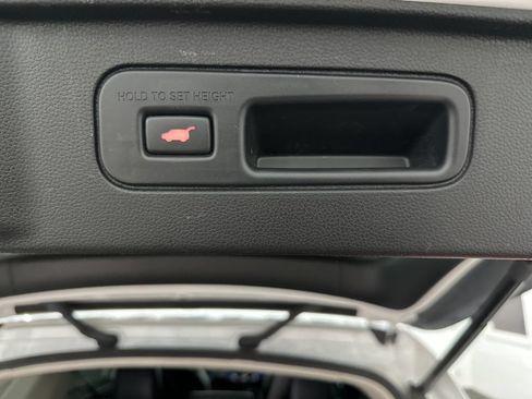 Used 2024 Honda Pilot Elite image 42