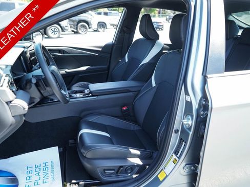 Used 2025 Toyota Camry SE w/ Convenience Package FWD image 6