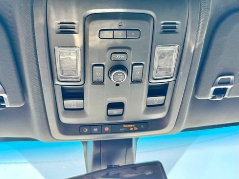 Used 2021 Chevrolet Tahoe Z71 w/ Z71 Signature Package AWD/4WD image 23