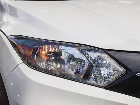 Used 2017 Honda HR-V EX image 11
