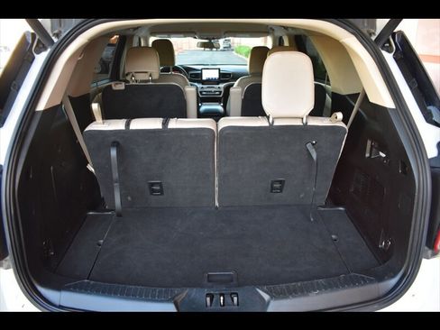 Used 2021 Ford Explorer XLT w/ Equipment Group 202A image 26