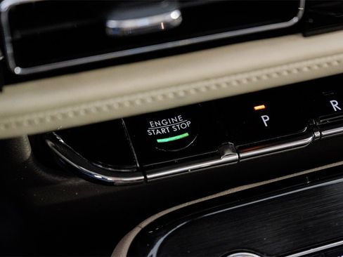 Used 2023 Lincoln Nautilus Reserve image 21