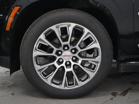 Used 2026 GMC Yukon Denali w/ Denali Reserve Package AWD/4WD image 32