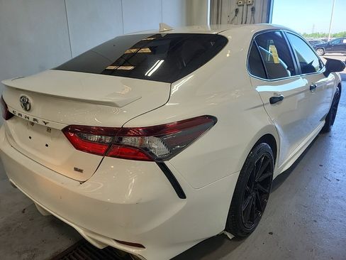 Used 2021 Toyota Camry SE FWD image 4