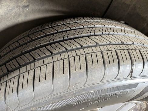 Certified 2025 GMC Acadia Elevation image 16