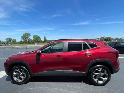 Used 2025 Chevrolet Trax LT FWD image 10