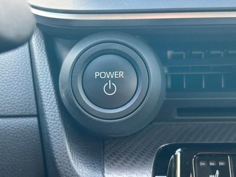 Used 2025 Toyota Prius XLE image 25