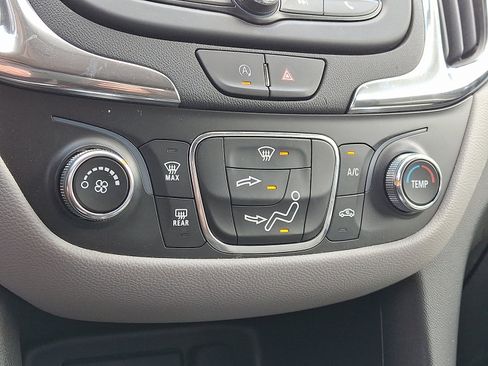 Certified 2022 Chevrolet Equinox LS w/ LS Convenience Package AWD/4WD image 17
