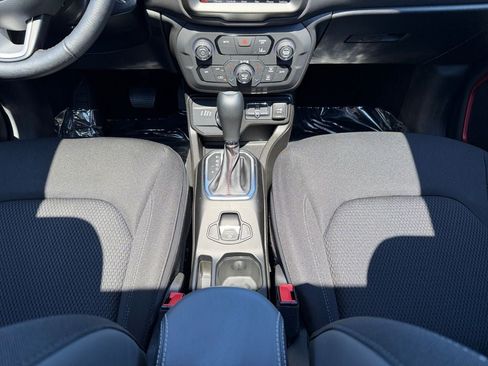 Used 2023 Jeep Renegade Latitude w/ Sun/Sound Group AWD/4WD image 12