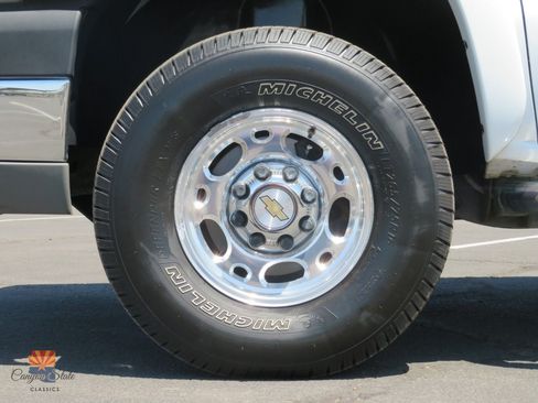 Used 2004 Chevrolet Silverado 2500 LT w/ Skid Plate Package AWD/4WD image 18