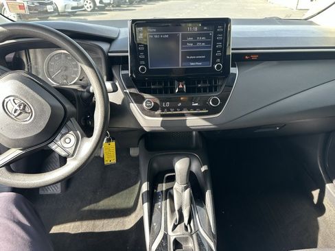 Used 2020 Toyota Corolla LE image 9