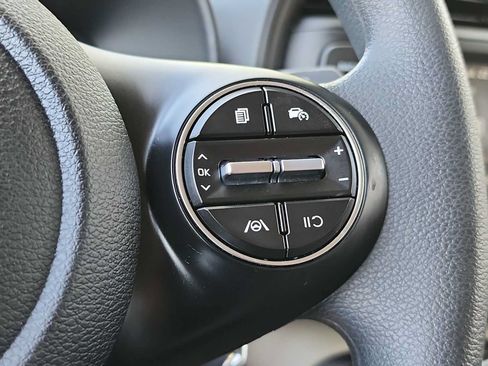 Used 2025 Kia Soul LX w/ LX Technology Package FWD image 28