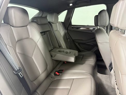 Certified 2026 Porsche Macan AWD/4WD image 18