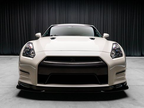 Used 2013 Nissan GT-R Black Edition image 20