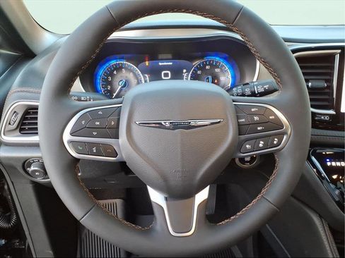 New 2026 Chrysler Pacifica Pinnacle image 16