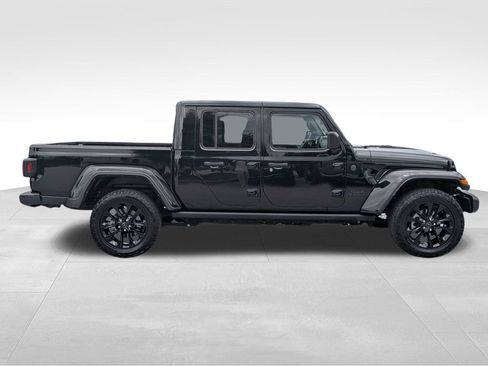 Used 2025 Jeep Gladiator Sport AWD/4WD image 3