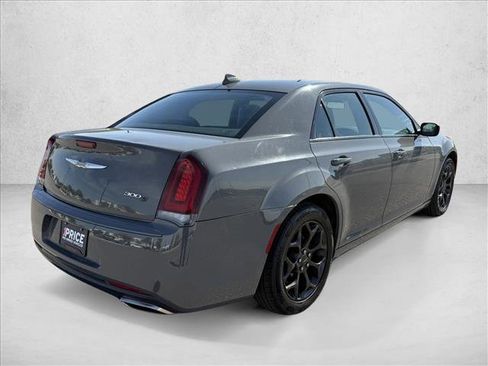 Used 2019 Chrysler 300 S image 5