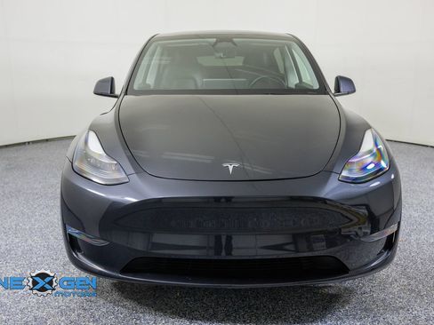 Used 2024 Tesla Model Y Long Range AWD/4WD image 2