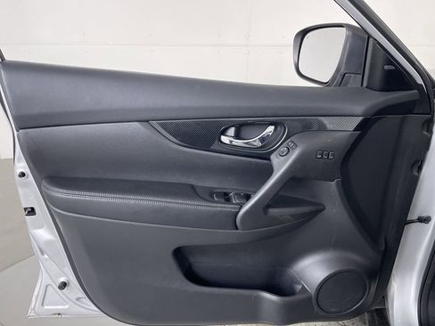 Used 2019 Nissan Rogue SL w/ Premium Package image 10