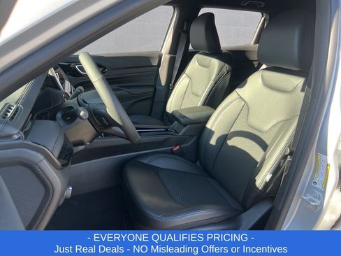 New 2026 Jeep Compass Latitude image 21