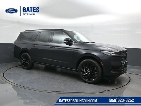 New 2026 Lincoln Navigator L Reserve w/ Jet Appearance Package image 4
