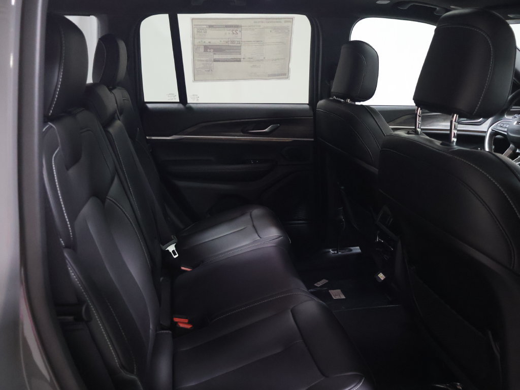 New 2027 Jeep Grand Cherokee Limited AWD/4WD image 14