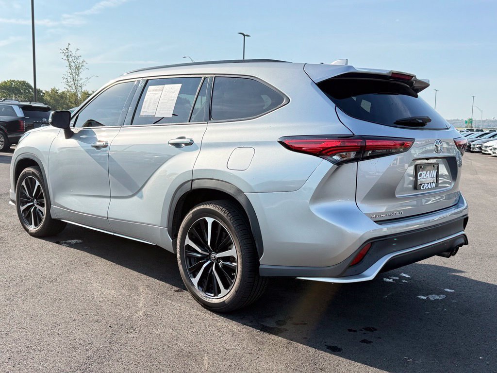 Used 2021 Toyota Highlander XSE FWD image 7