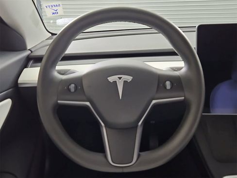 Used 2021 Tesla Model 3 Standard Range Plus image 24