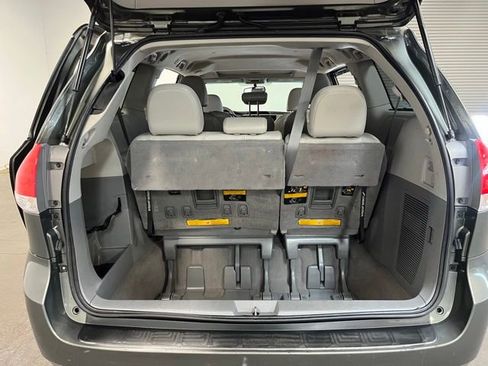 Used 2011 Toyota Sienna XLE FWD image 15