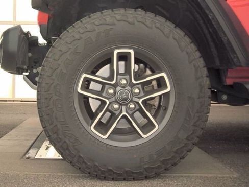 Used 2024 Jeep Gladiator Mojave w/ Convenience Group image 18