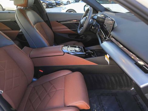 Used 2025 BMW i5 xDrive40 image 13