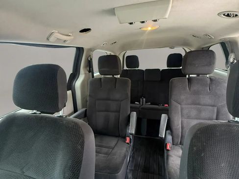 Used 2019 Dodge Grand Caravan SE w/ UConnect Hands-Free Group FWD image 13