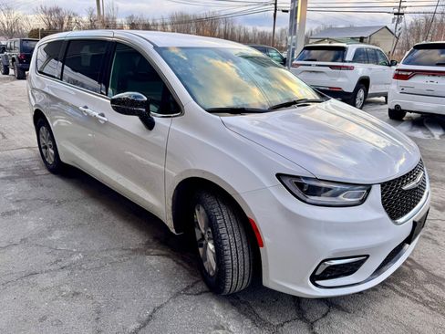 New 2026 Chrysler Pacifica Select image 6