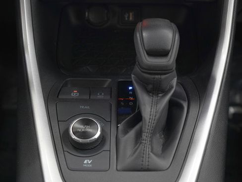 Used 2024 Toyota RAV4 LE image 19