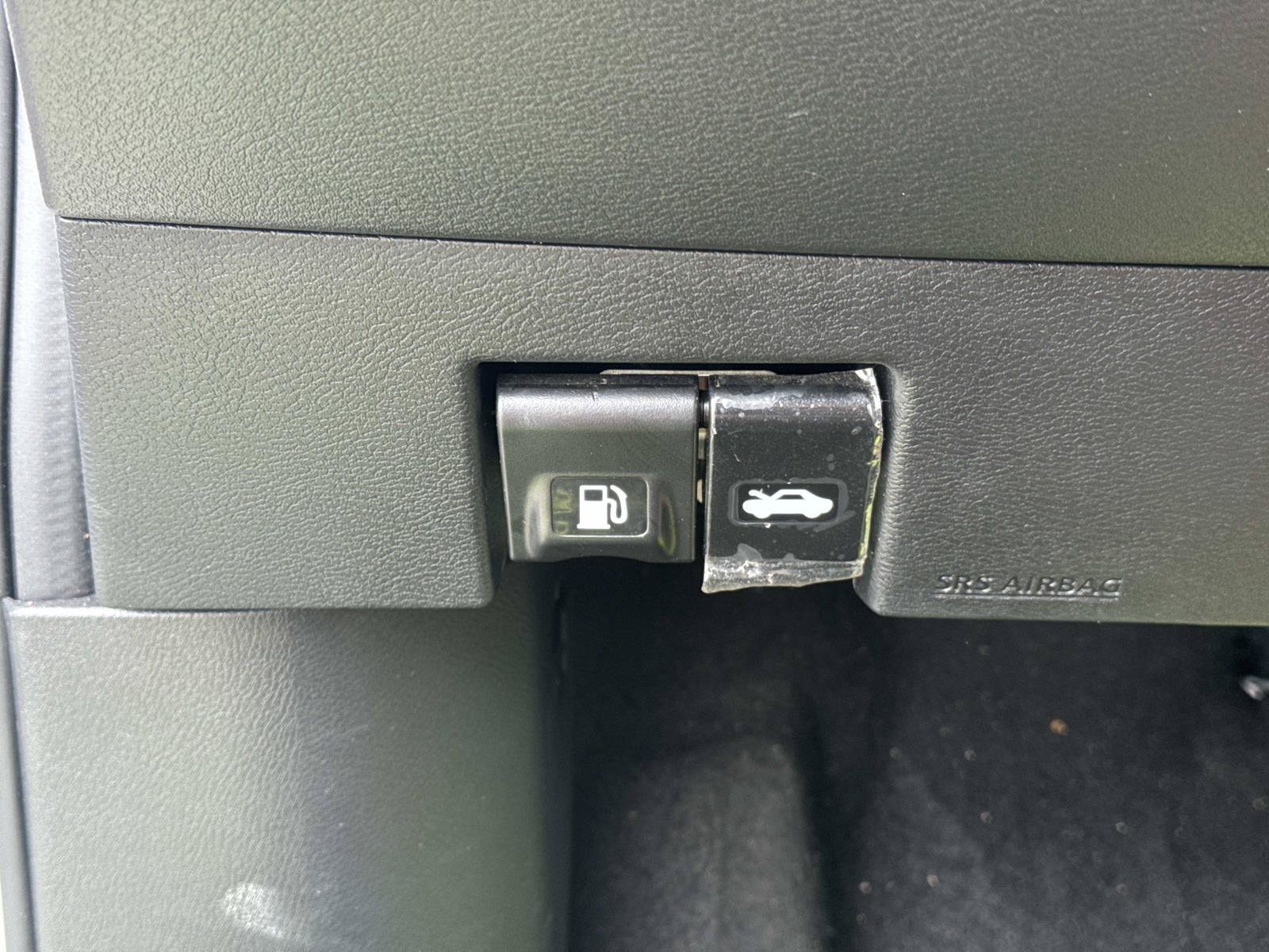 Used 2025 Nissan Versa SV FWD image 20