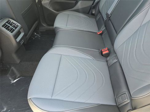 New 2026 Volkswagen Tiguan SE image 13