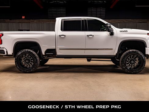 Used 2024 Chevrolet Silverado 2500 High Country w/ High Country Premium Package image 10