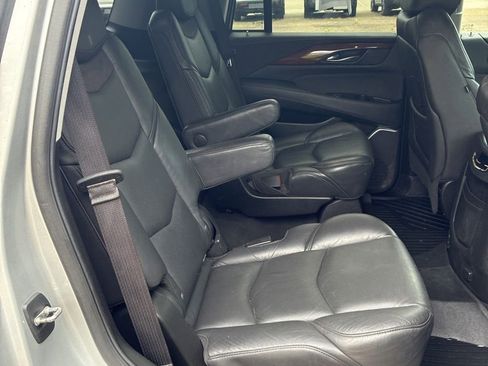 Used 2020 Cadillac Escalade Luxury w/ LPO, Radiant Package AWD/4WD image 13
