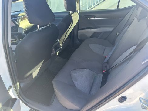 Used 2018 Toyota Camry LE image 4