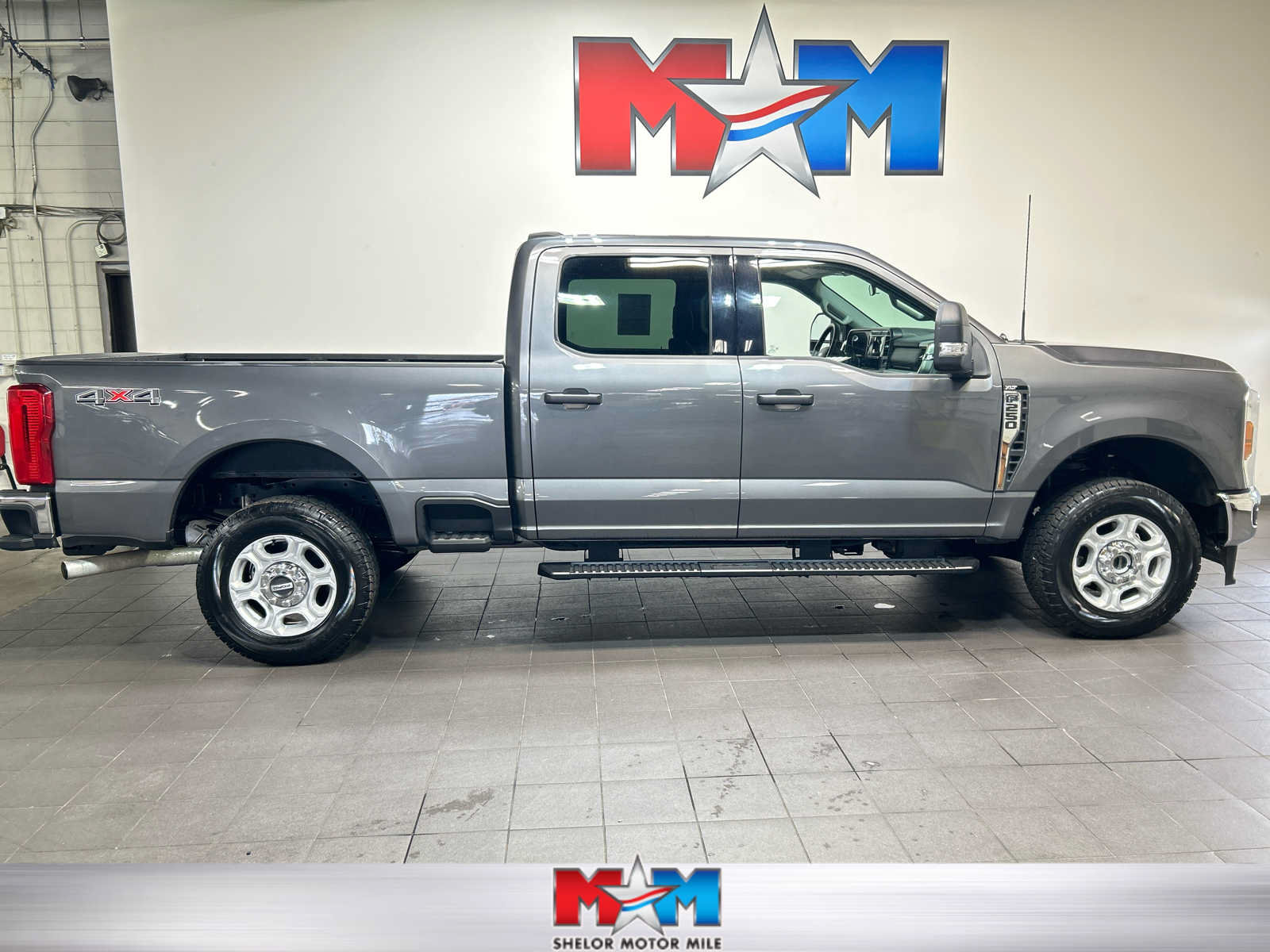 Used 2025 Ford F250 XLT AWD/4WD image 1