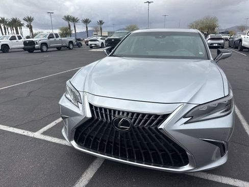 Used 2024 Lexus ES 300h w/ Accessory Package (Z1) image 2