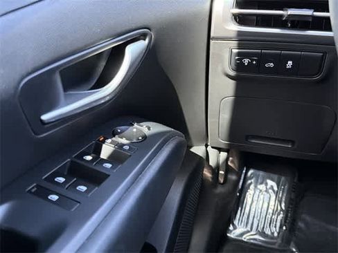 Certified 2025 Hyundai Santa Cruz SEL image 14