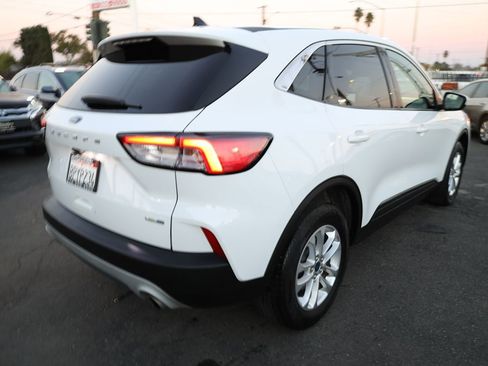 Used 2020 Ford Escape SE image 4