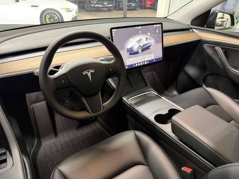Used 2025 Tesla Model Y Long Range AWD/4WD image 16