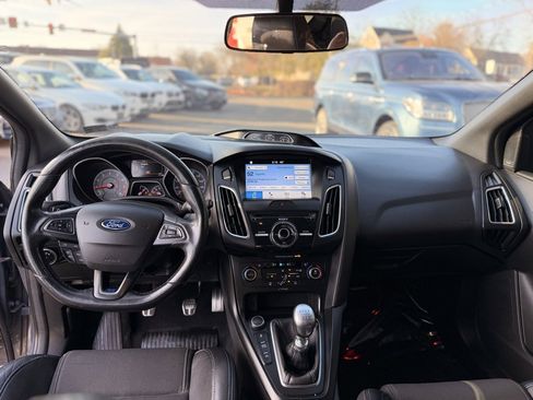 Used 2017 Ford Focus RS image 19