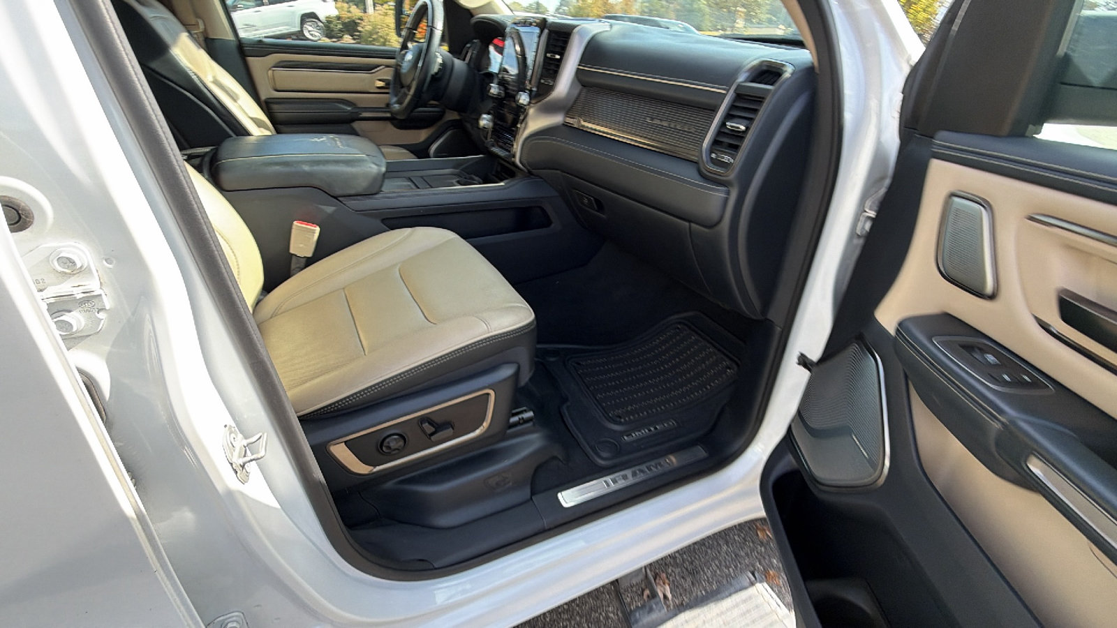 Used 2021 RAM 1500 Limited AWD/4WD image 19