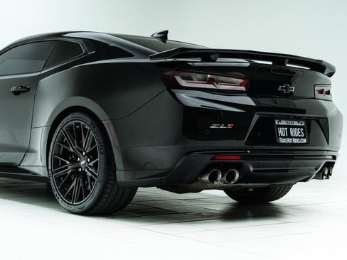 Used 2018 Chevrolet Camaro ZL1 image 20